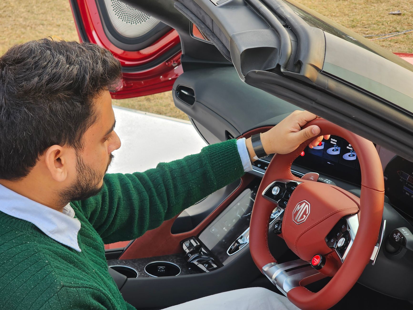 MG Hector Tomahawk EV vs Mahindra XEV 9s