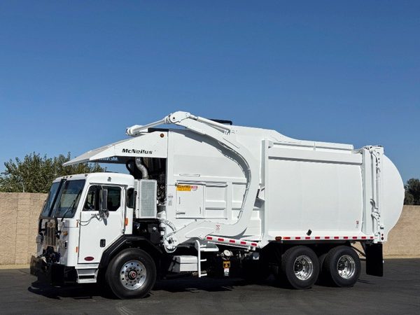 How McNeilus Front Loaders Help Streamline Waste Collection