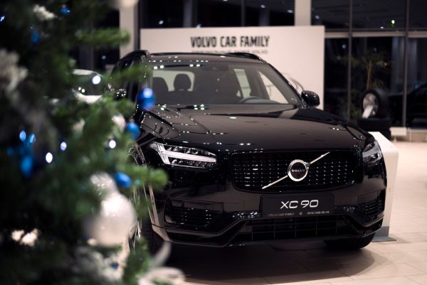 Is the Volvo EX90 Electric SUV the Best Choice for You?